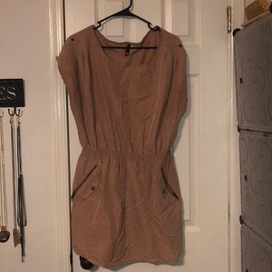 Blush dress with pockets